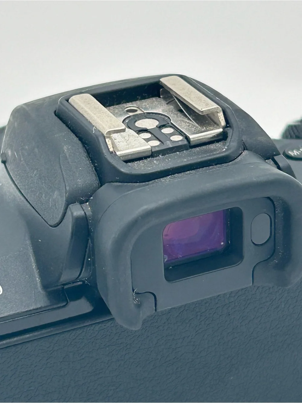 Canon EOS M50 Mirrorless Camera with Carrying Bag